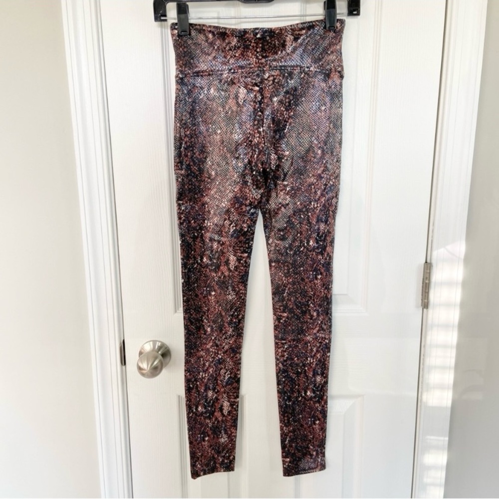 SPANX FAUX LEATHER SNAKE SHINE LEGGINGS NEW Size Small - Picture 4 of 10